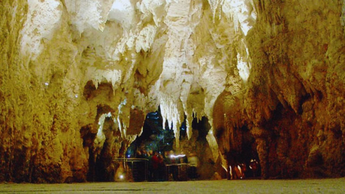 best caves in the world, natural wonders, adventure travel, underground caves, glowworm caves, limestone caves, world travel destinations, Vietnam, New Zealand, Austria, France, Malaysia, Italy