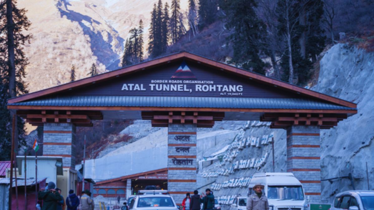 Manali in winter, places to visit in Manali, winter in Himachal Pradesh, Solang Valley activities, things to do in Manali, Manali travel guide, snow places in North India, best winter getaways India, Vashisht hot springs, Atal Tunnel drive, Manali trekking spots.