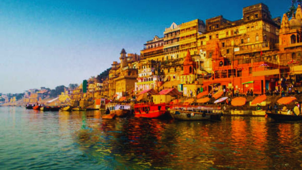 budget year-end travel India, low-cost December destinations India, affordable winter getaways, cheap holiday places India, budget backpacking India, Rishikesh budget travel, Jaipur December trip, McLeod Ganj winter travel, Pondicherry budget trip, Hampi cheapest stay, Varanasi winter tourism, Goa budget travel tips, best budget travel India, low-budget vacation ideas, year-end holiday India